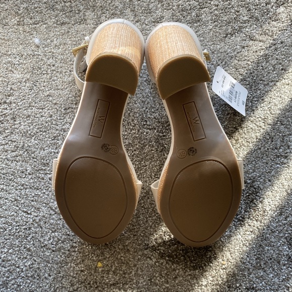 Beachy Heels - Picture 5 of 6